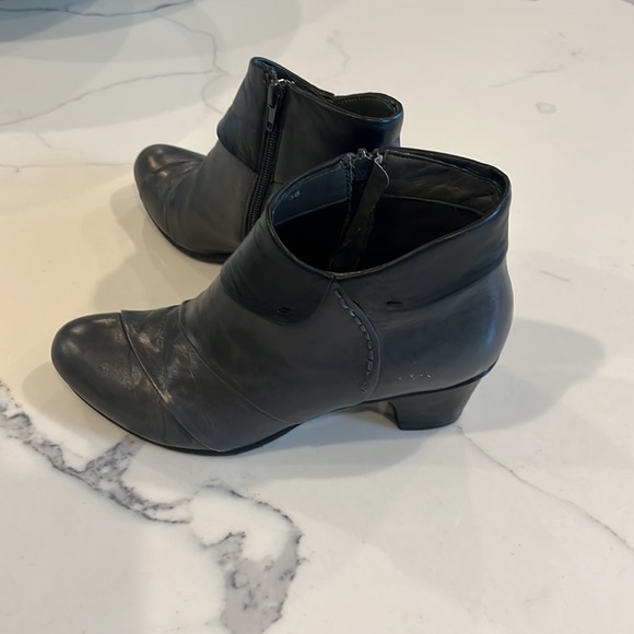 Moda Booties - Picture 2 of 8